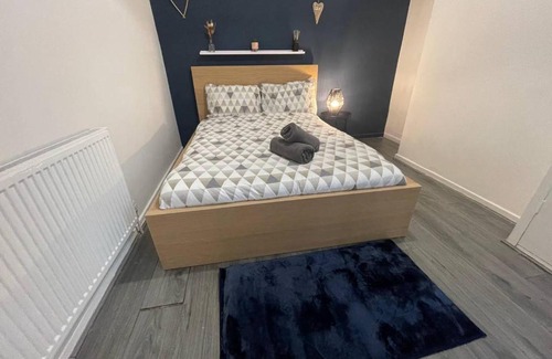 Liverpool House | Comfortable Midtown Retreat