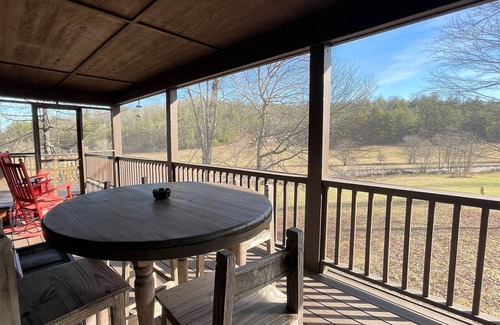 Unaka Ski Chalet | Comfortable mountain getaway with easy access