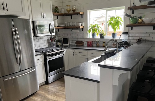 McKinleyville House | Comfortable new home 1 mile from beach w/hot tub & 40 Amp Juice Box EV Charger!
