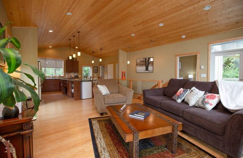 Tofino House | Comfortable new home with beautiful inlet views to experience a true Tofino stay