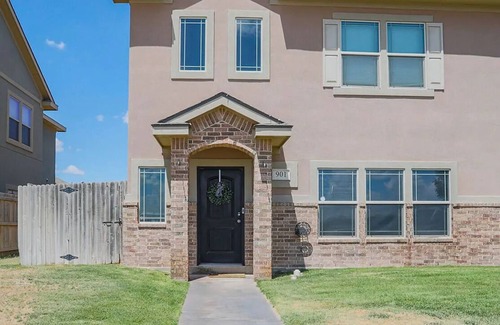 Odessa House | Comfortable Odessa Stay - 3BR, Garage, W/D, Quiet and Convenient