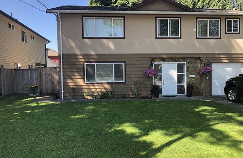 Port Coquitlam House | Comfortable & quite 2 bedroom & chef’s kitchen suite near Vancouver.