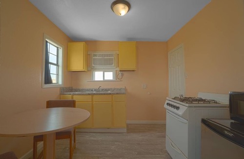 North Beach Hotel | Comfortable Room by USS Lexington – Beach & Parking Included