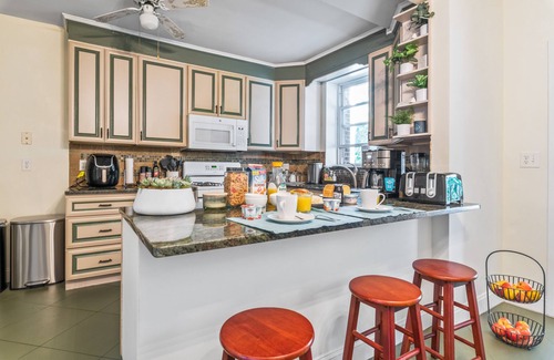 Ditmars Steinway House | Comfortable room with private parking, 15m from Manhattan and 5m to LGA