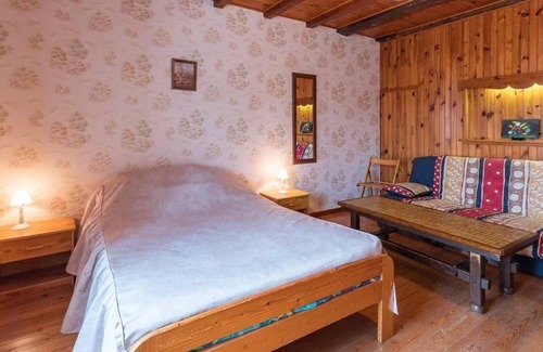 Melin Bed & Breakfast | Comfortable Rooms with Breakfast Included and Garden