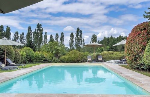Sainte-Nathalene Ski Chalet | Comfortable single-storey chalet with swimming pool, garden, terrace and parking.