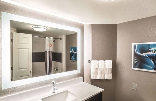 Ahwatukee Foothills Hotel | Comfortable Stay with Pool Access, Enjoy Our Bright Side Breakfast | 2 Rooms
