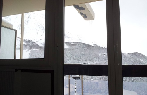 Eaux-Bonnes Apartment | Comfortable studio with stunning views of the valley and on the slopes side