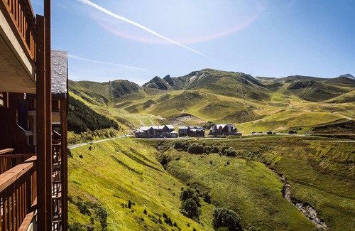 Peyragudes Apartment | Comfortable T3 for 8 with balcony in Peyragudes, ski-in access, free shuttle
