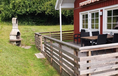 Krakow am See House | Comfortable vacation home with a sauna and whirlpool directly by the lake