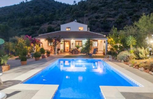 Algodonales Villa | Comfortable Villa in Algodonales with Private Pool