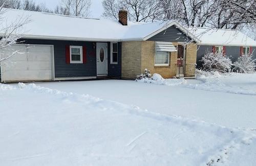 Butte Des Morts House | Comfortable whole house rental, convenient to so many Oshkosh events!