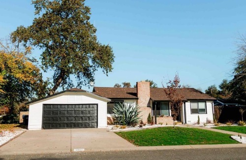 Carmichael House | Comfy 1 Bedroom House in Quiet Neighbrhd