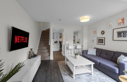 Niagara Hotel | Comfy 1BR - King West - Transit Access - Gym
