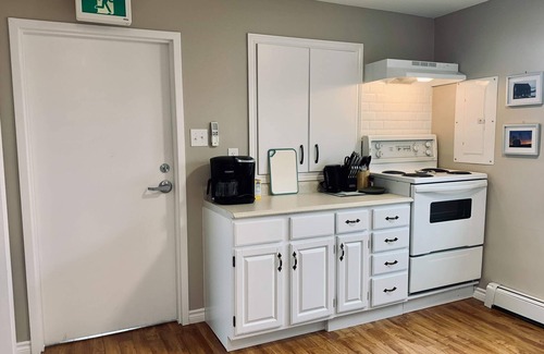 North End Apartment | Comfy 2-BDRM with AC, Historic North End