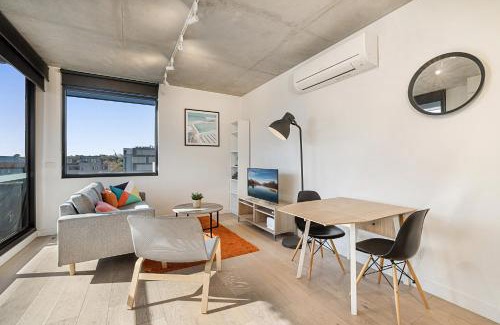 Prahran Apartment | Comfy 2-Bed Balcony Unit near Iconic Chapel St
