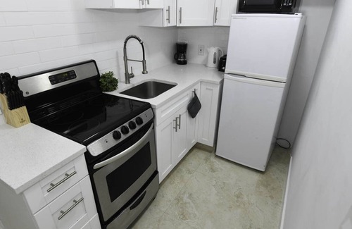 Poinsettia Heights Apartment | ❤ Comfy 2BR Apt | Near Fort Lauderdale Beach & Las Olas