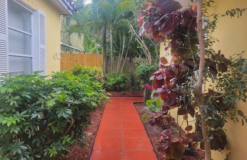 Poinsettia Heights Apartment | ❤ Comfy 2BR Apt | Near Fort Lauderdale Beach & Las Olas