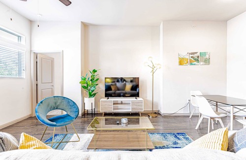 Pleasant Valley Apartment | Comfy 2BR king suite, fast WiFi, 8 min to Downtown