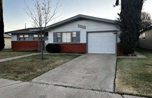 Odessa House | Comfy 3 bedrooms 2 baths House with 5 beds