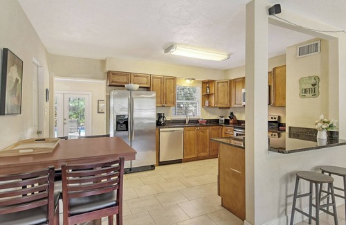 Alta Vista House | Comfy 3bed/2bath with pool close to Downtown