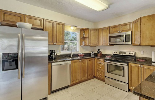 Alta Vista House | Comfy 3bed/2bath with pool close to Downtown