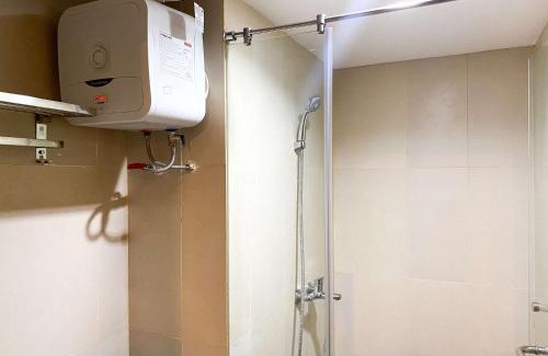 Duren Sawit Apartment | Comfy and Modern Look 1BR Gateway Park LRT City Jatibening Apartment By Travelio