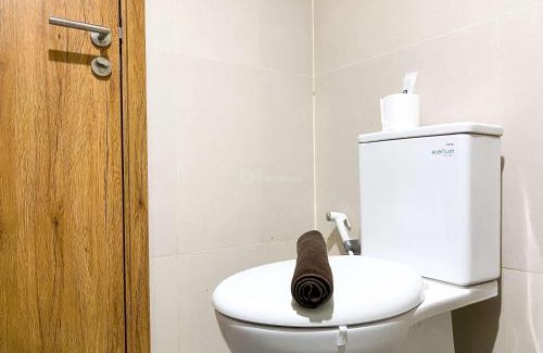 Duren Sawit Apartment | Comfy and Modern Look 1BR Gateway Park LRT City Jatibening Apartment By Travelio