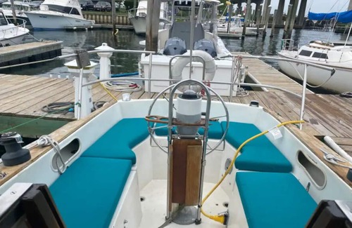 Belmar Boat Rental | Comfy and Quaint Sabre Sailboat