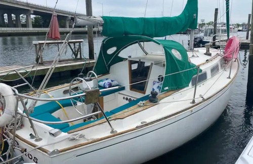 Belmar Boat Rental | Comfy and Quaint Sabre Sailboat