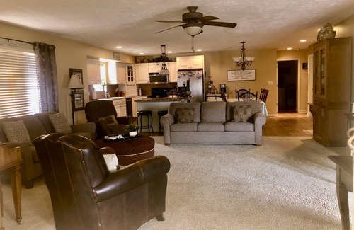 Yutan House | Comfy and Spacious home for your get away! Small town charm!