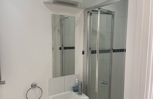 Byfleet Apartment | Comfy apartment in the heart of Byfleet!