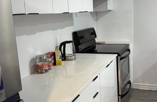Whitby Villa | Comfy Basement Suite in Quiet Neighbourhood