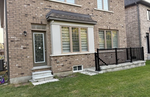Whitby Villa | Comfy Basement Suite in Quiet Neighbourhood