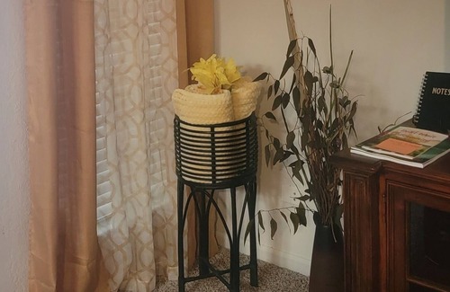 Addison Apartment | Comfy Corner Hideaway