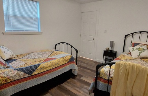 Llano House | Comfy Cottage near river access, Nearby Gulfing, Wine Country and famous food!