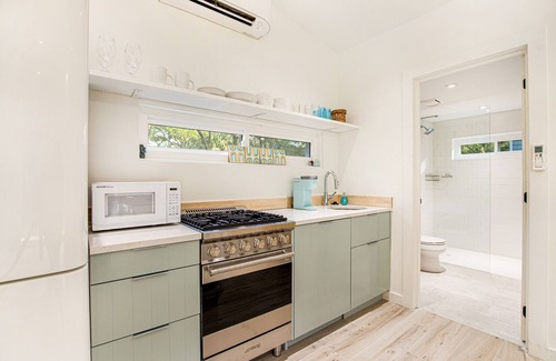 Folly Beach Cottage | Comfy cottage near the beach with central AC, fast WiFi & yard - dog-friendly