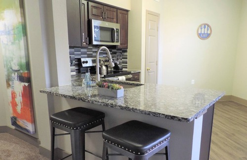 Grogan's Mill Apartment | Comfy Cozy in The Woodlands near Cynthia Woods Mitchell Pavilion and Med Centers