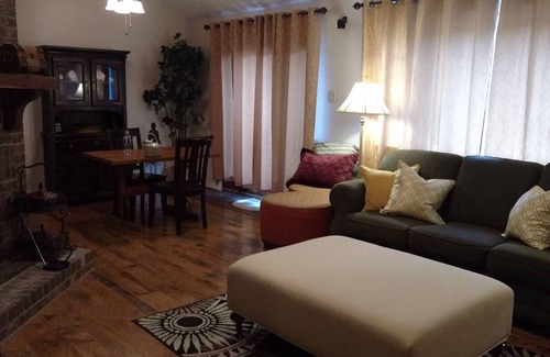 Garland Apartment | Comfy, Cozy, Safe, Affordable Home - Dallas Suburb