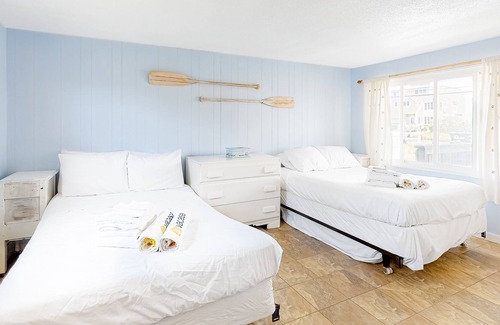 Plymouth Cottage | Comfy, Dog-Friendly Cottage w/Free WiFi, Central AC, WD, Deck - Steps From Beach