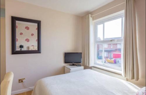 Milton House | Comfy private room in shared house