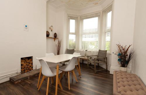 Offerton Apartment | Comfy Private Room near MCR Centre