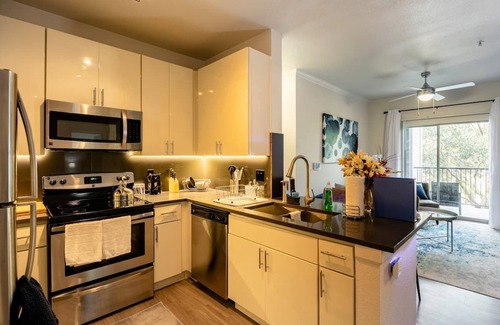 East Riverside - Oltorf Apartment | COMFY(Private Unit)5-miles away from Airport 2BR/1BA right near the Heart of ATX