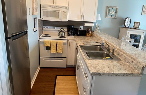 North Carolina Coast Condo | Comfy, Tasteful North End Condo With Ocean View & Pool
