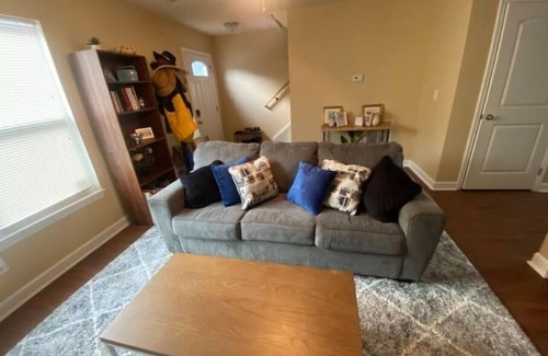 Florence House | Comfy Townhome~ Modern Farmhouse with Full Office!