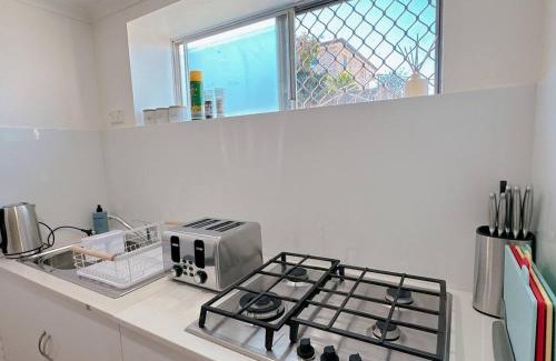 Sunnybank Hills House | Comfy unit near Garden City Westfield Street Parking