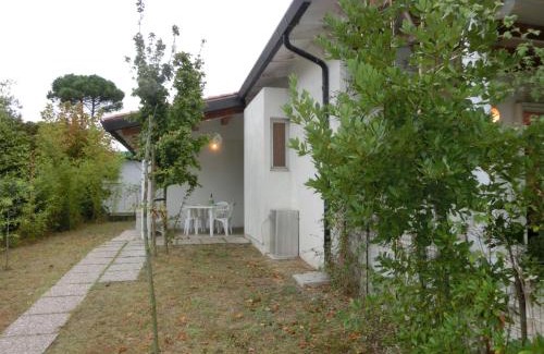 Bibione Pineda Apartment | Comfy Villa with private garden and parking