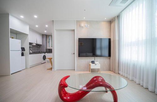 Bongmyeong-dong Apartment | Comma