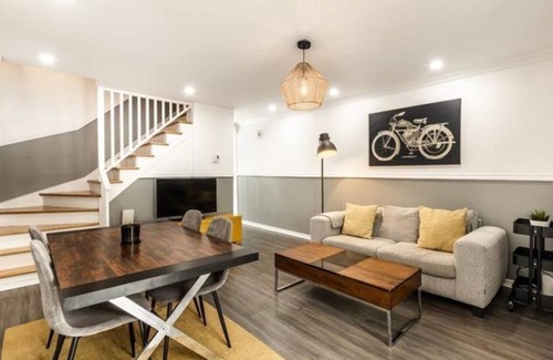 Laval House | Comme à la maison 🏡 | stationnement gratuit 🚗 | entrée indépendante🚪