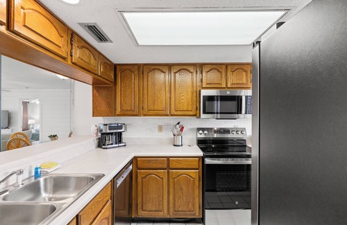 Lower Grand Lagoon Condo | Commodore 1002 1BR Condo with Balcony & Stunning Ocean Views Seasonal Rates